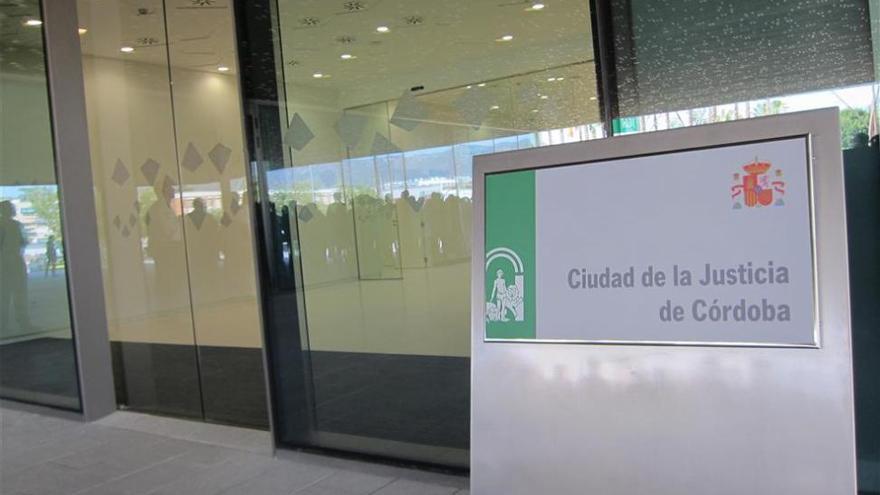 Suspenden el juicio a una abogada acusada de apropiarse de una fianza de un cliente