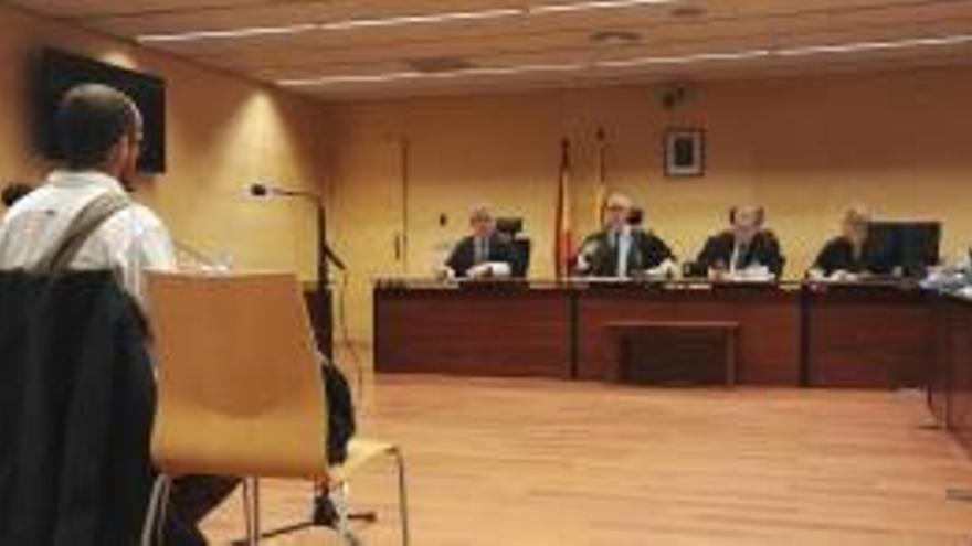 El processat per la fulla de cocaïna, en el judici.