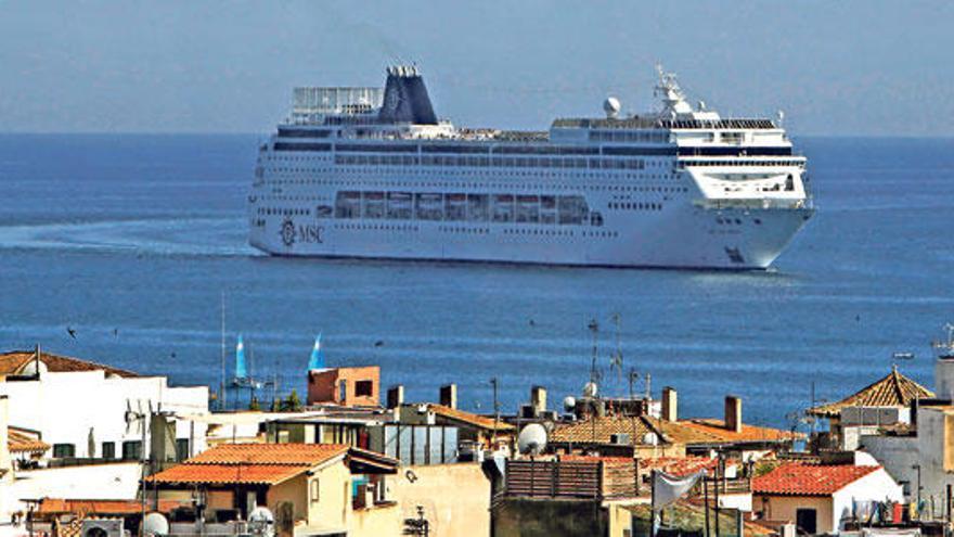 Los cruceros más grandes del mundo podrán atracar sin problemas en el Dique del Oeste.