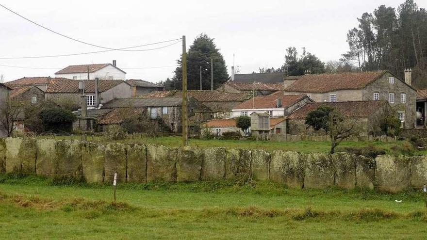 Vista de una aldea gallega con apenas una veintena de viviendas.