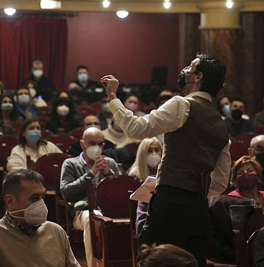 Juan Diego Botto, en el patio de butacas del Palacio Valdés, en Avilés | Miki López