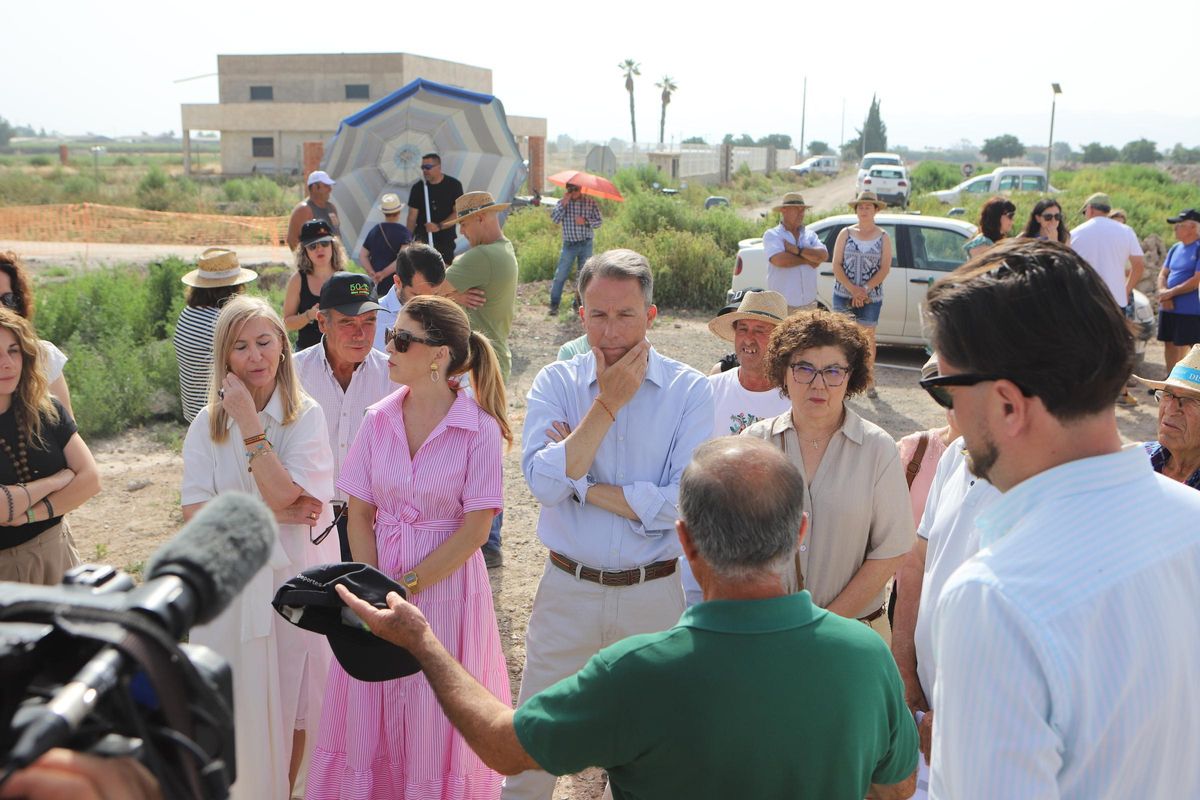 Visita del acalde al lugar de las protestas.