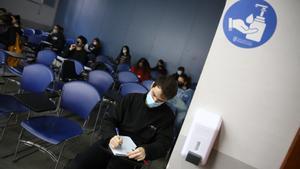 Els universitaris de primer curs podran tornar a les aules a Catalunya des de dilluns