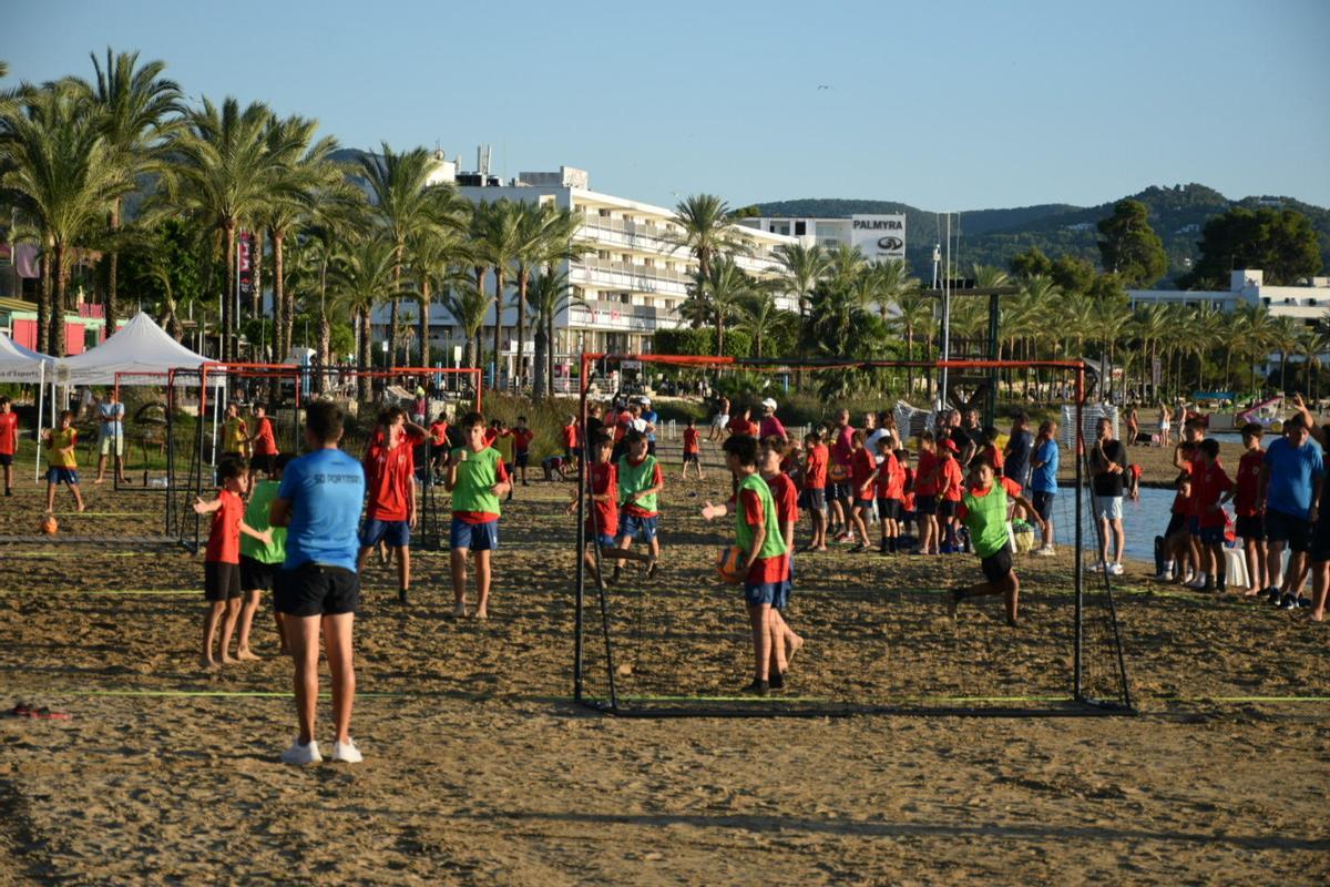 El torneo de fútbol playa por el centenario de la S.D. Portmany, en imágenes El torneo de fútbol playa por el centenario de la S.D. Portmany, en imágenes