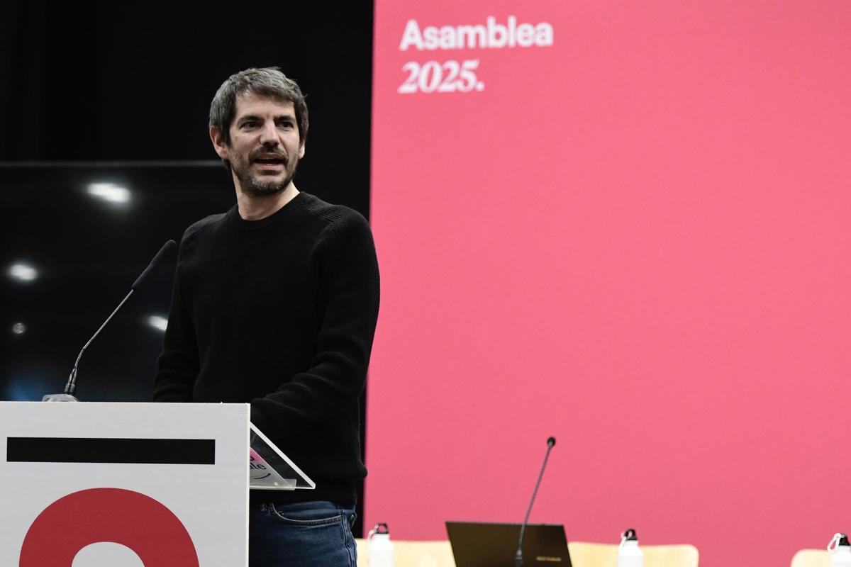 El portavoz de Sumar y ministro de Cultura, Ernest Urtasun, durante su intervención en la segunda asamblea estatal de Sumar, este sábado en Rivas Vaciamadrid.