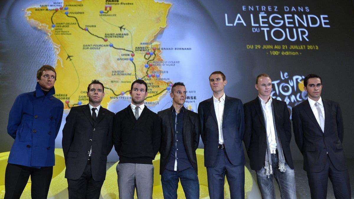 Presentación del Tour de Francia 2013 con varios de sus favoritos, como Wiggins (izquierda) y Contador (derecha)