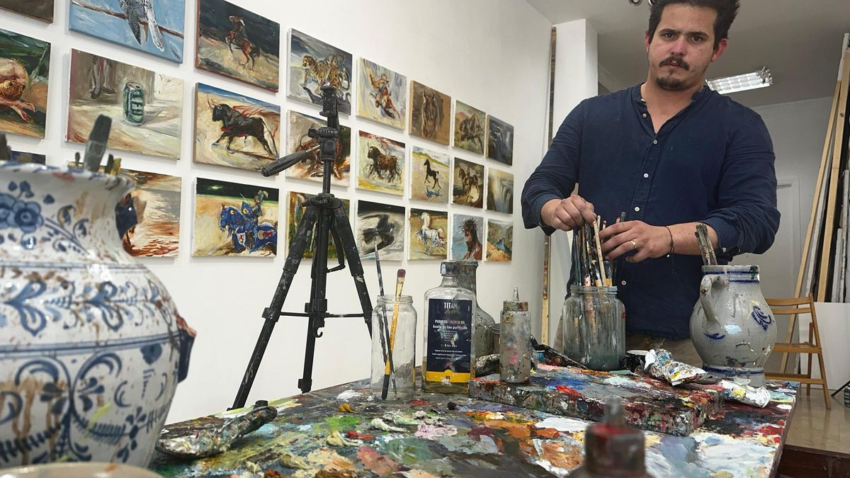 Richard Somonte en su estudio de pintura en el barrio de la Latina.