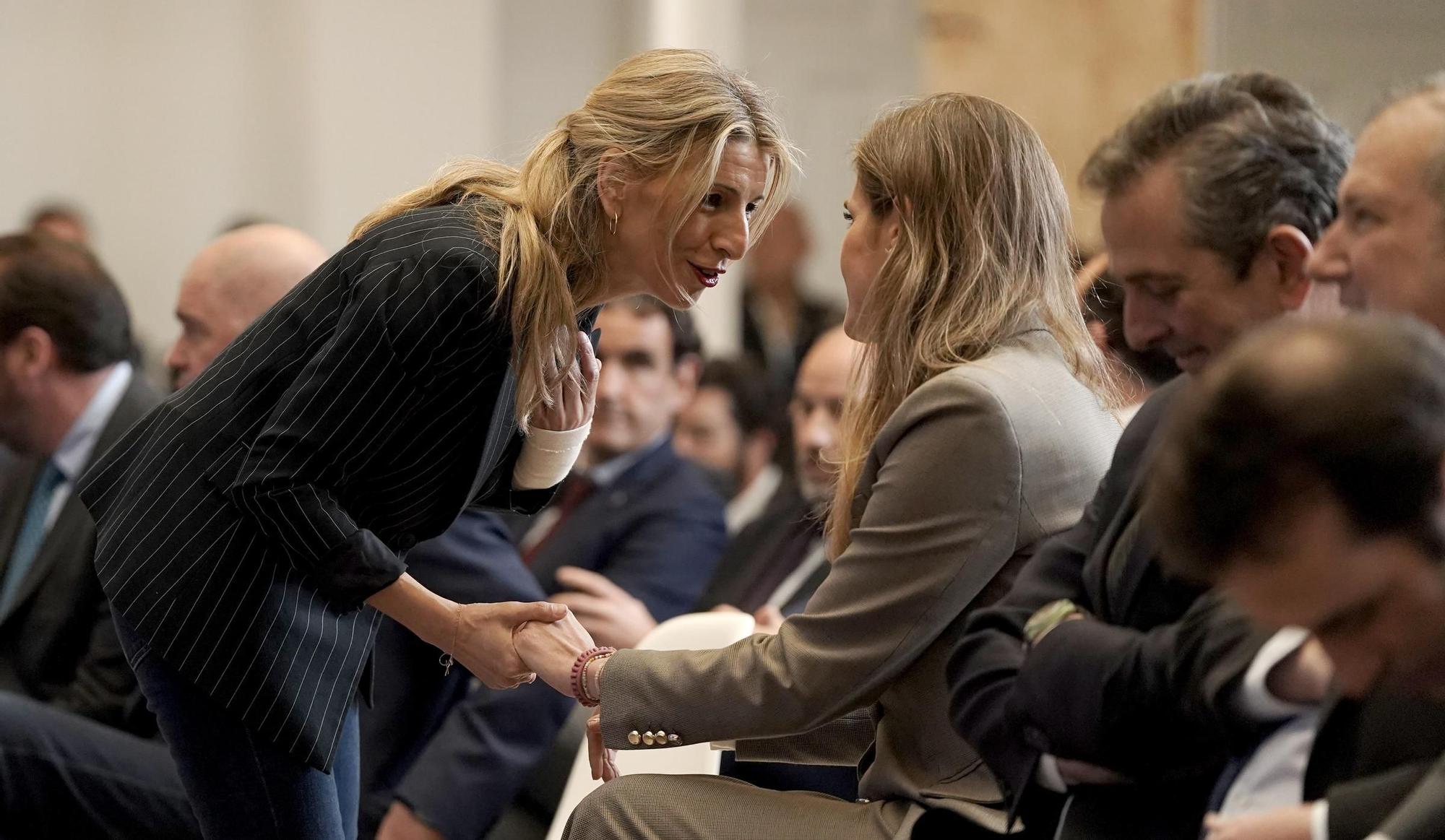 Sara Aagesen y Yolanda Díaz durante el acto en el que Pedro Sánchez comparece en Moncloa tras el anuncio de aranceles de Donald Trump
