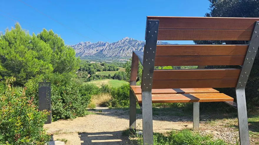 El mirador de Mas d’en Gall d’Esparreguera incorpora una placa informativa i un tòtem