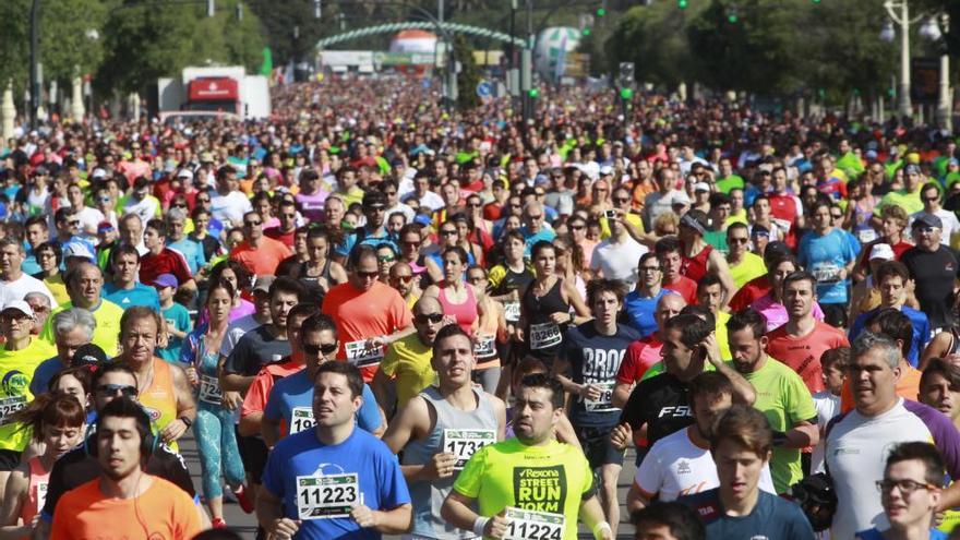 Salida de los participantes de la Volta a Peu.