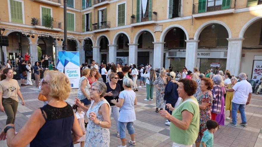 Los mayores de 65 años que viven solos alcanzan los 40.700 en Balears