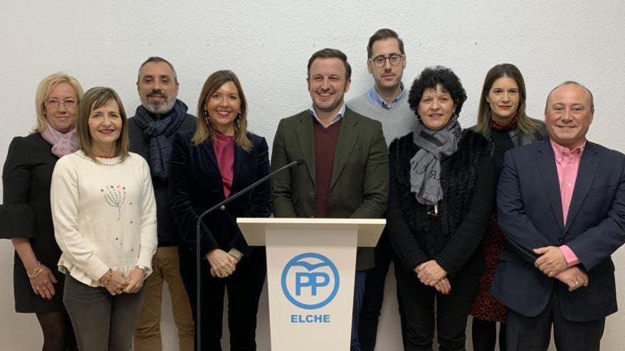 Los nueve concejales del PP tras hacer a Pablo Ruz portavoz del grupo municipal