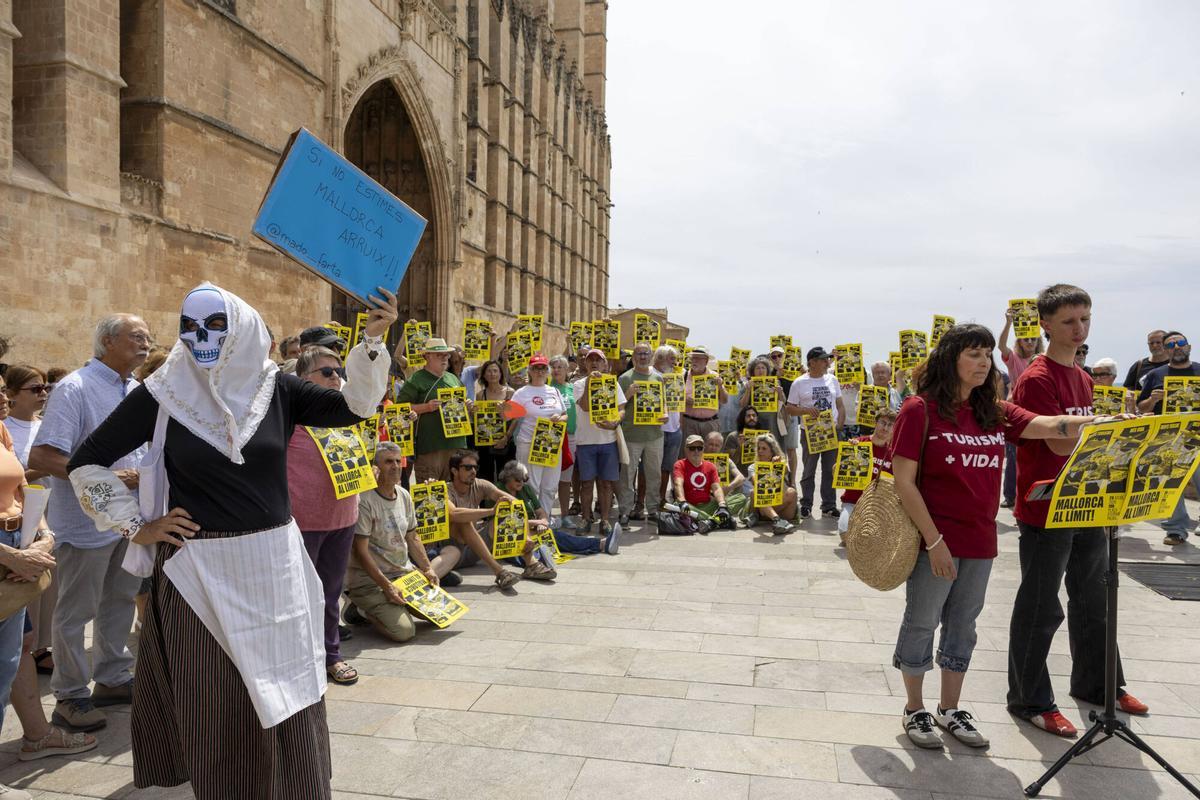 LOCAL. CONVOCATORIA PARA LA MANIFESTACION CONTRA LA SATURACION TURISTICA