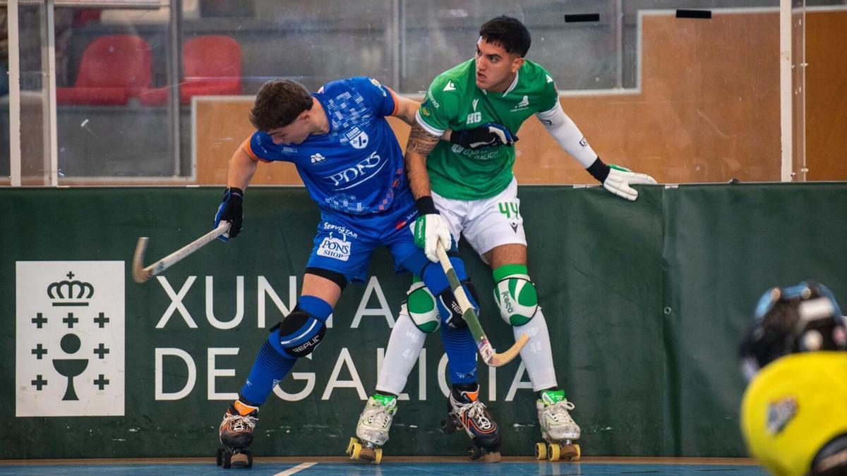 Fabri Ciocale y Tombita pugnan por una bola en el Palacio de los Deportes esta temporada.