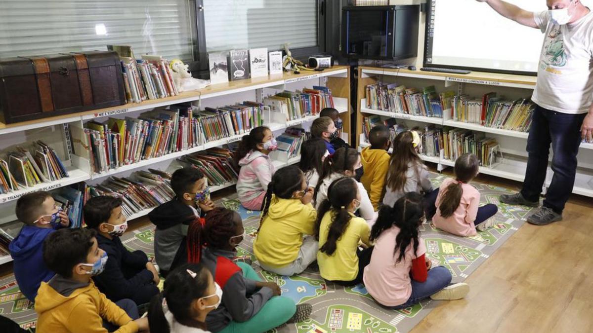 Una classe en una escola de Girona. | ANIOL RESCLOSA