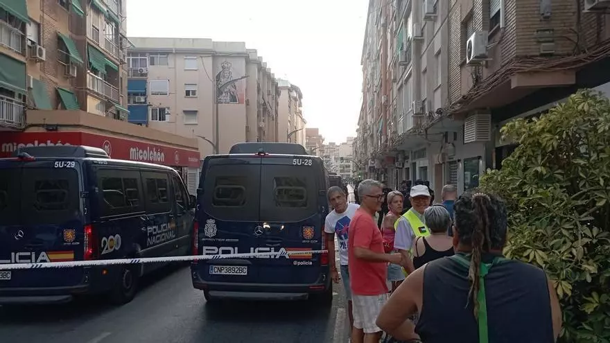 Cortada la calle La Unión por un desahucio de dos pensionistas