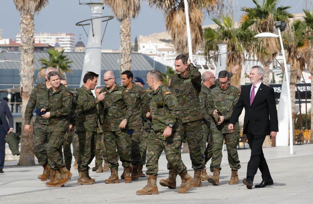 El Rey Felipe VI sigue desde Alicante varias maniobras del Mando de Operaciones Especiales