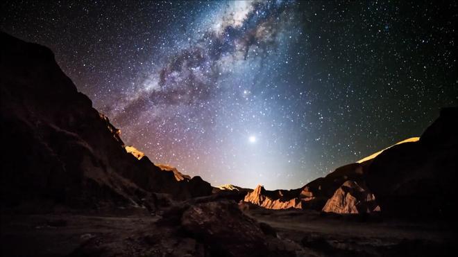 Senderos estelares visibles desde el desierto