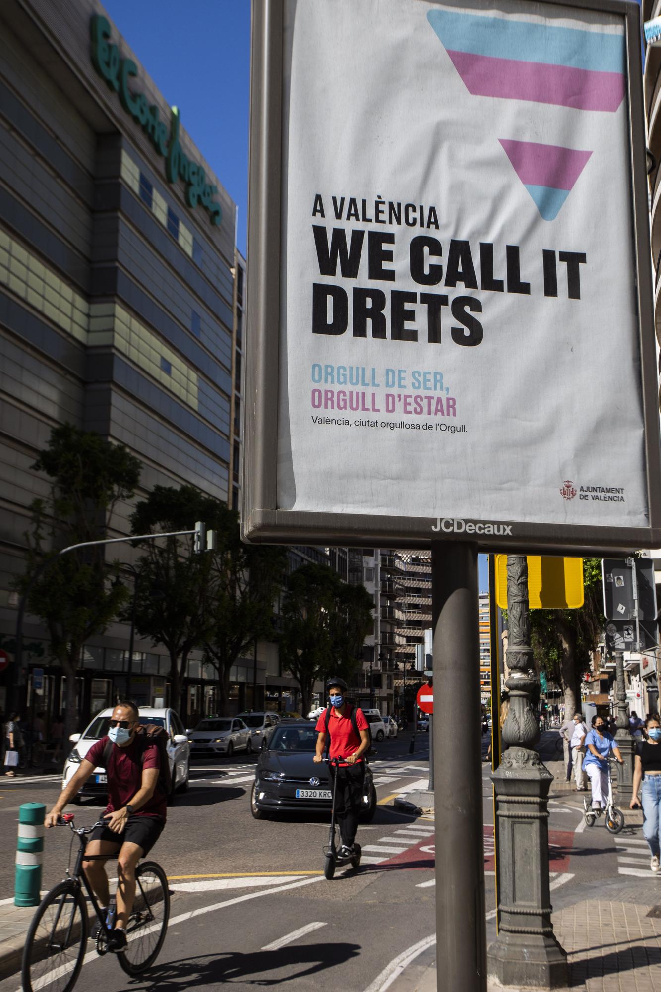 La bandera del Orgullo ondea en València