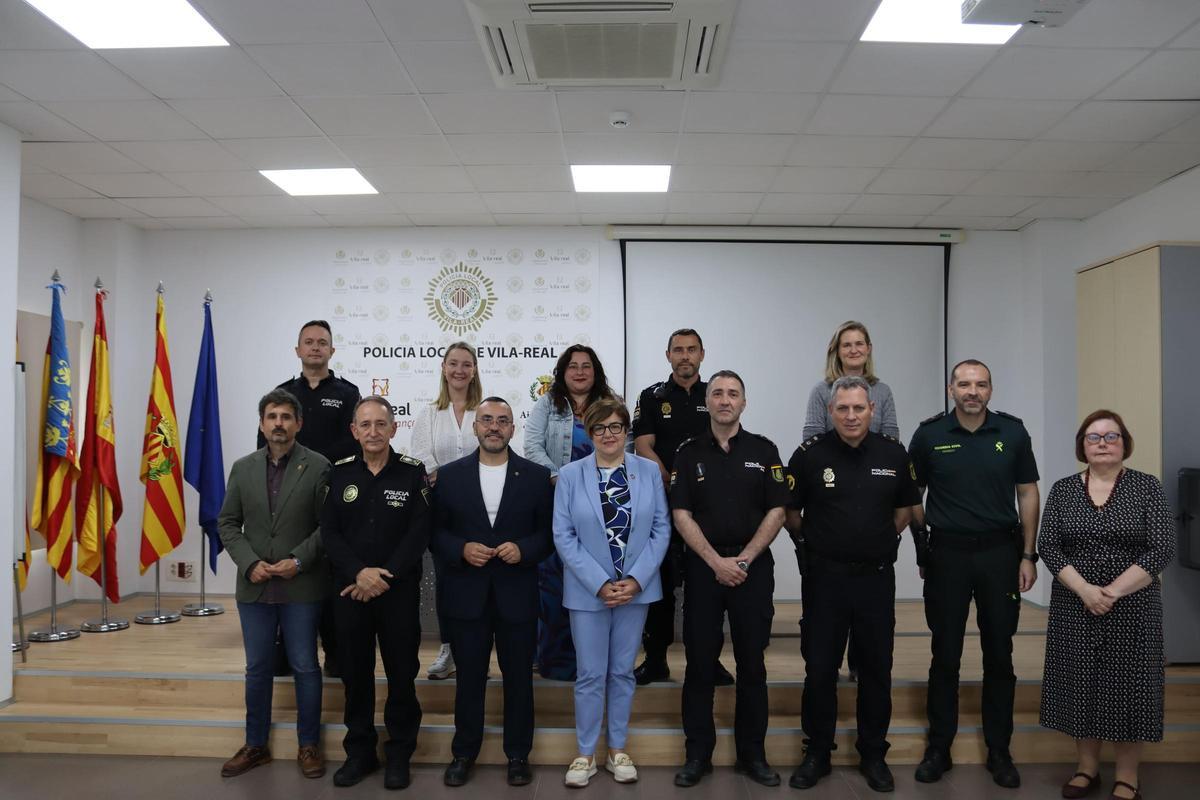 Foto de familia de los participantes en la junta local de seguridad celebrada en Vila-real.