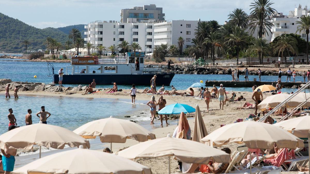 La playa de ses Figueretes a final de septiembre