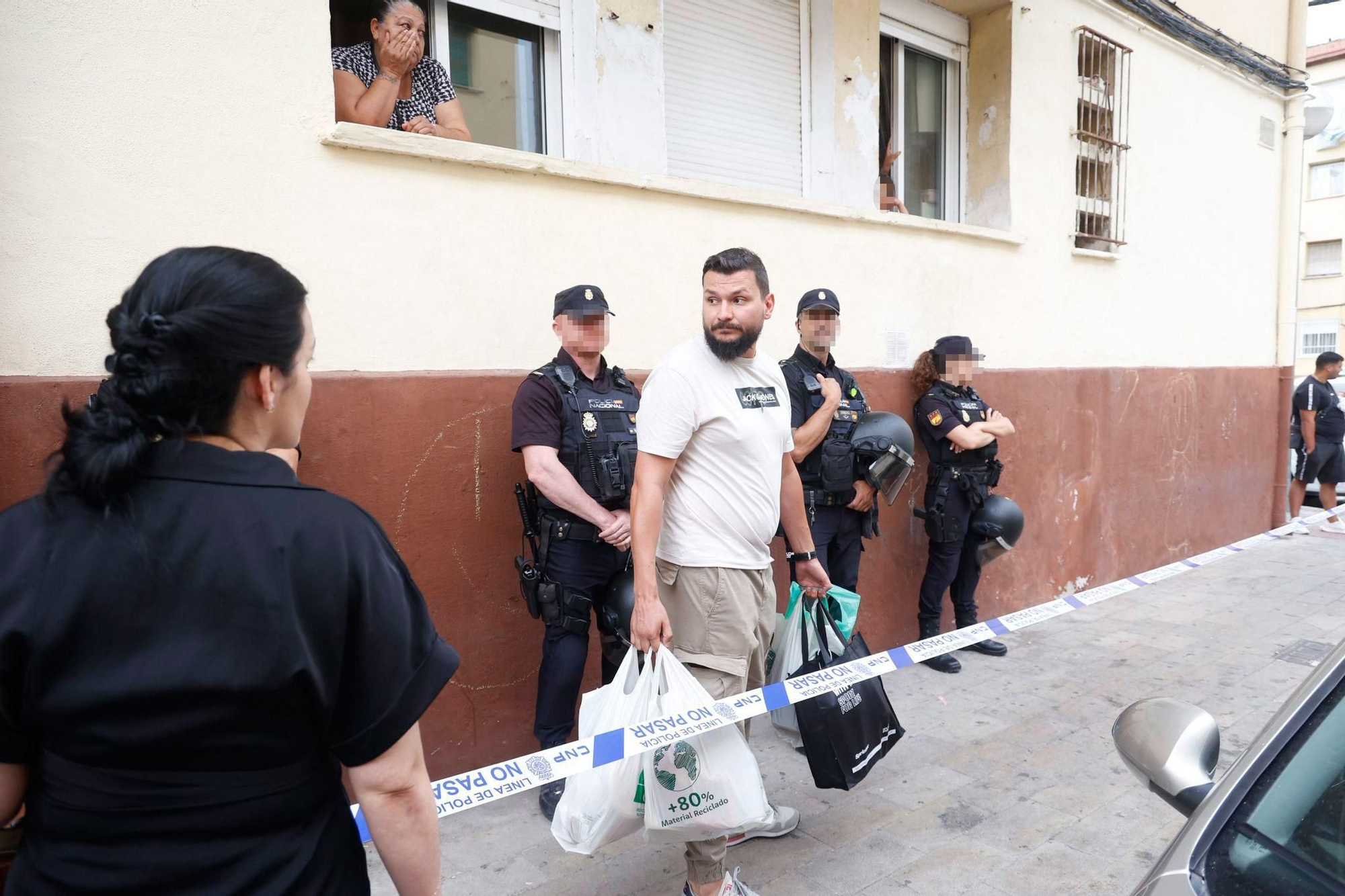 Desalojan a una familia con un hijo de cuatro años en Alicante