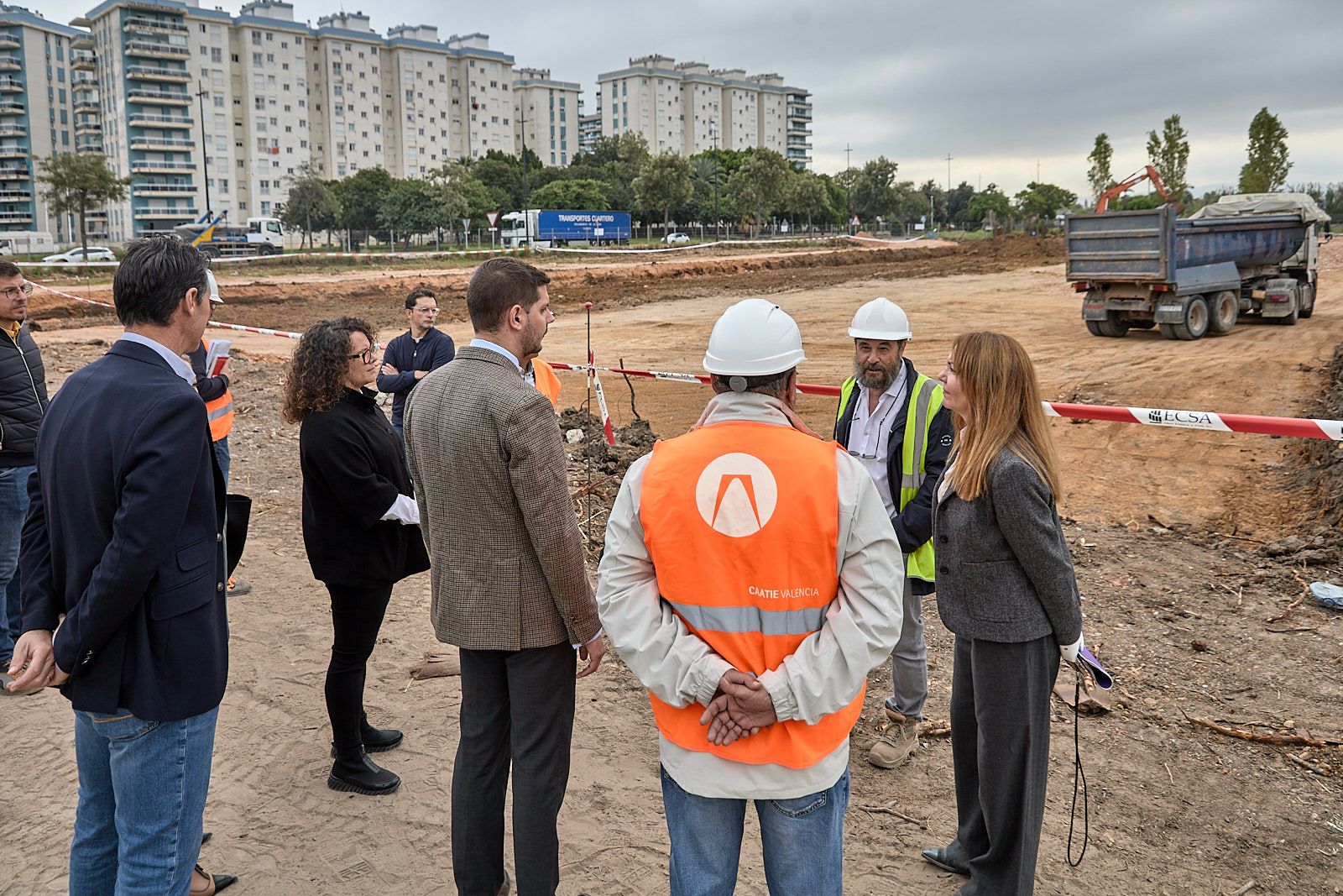 Visita a los terrenos junto al Campus de la UPV donde se ejecutan las obras del futuro Gandia Arena.
