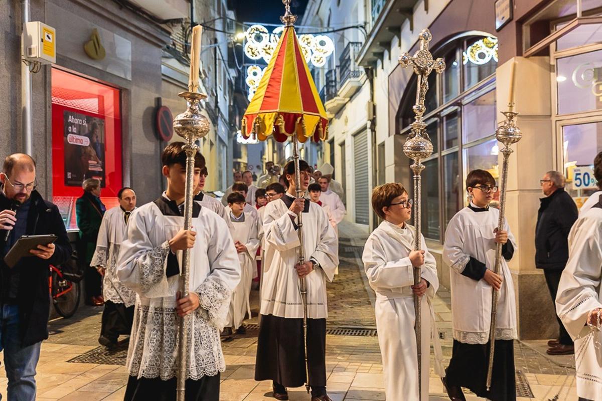 Procesión desde el comedor social hasta la basílica.