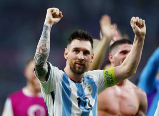 La noche redonda de Messi: mil partidos, primer gol en eliminatorias y cuarta vez en cuartos