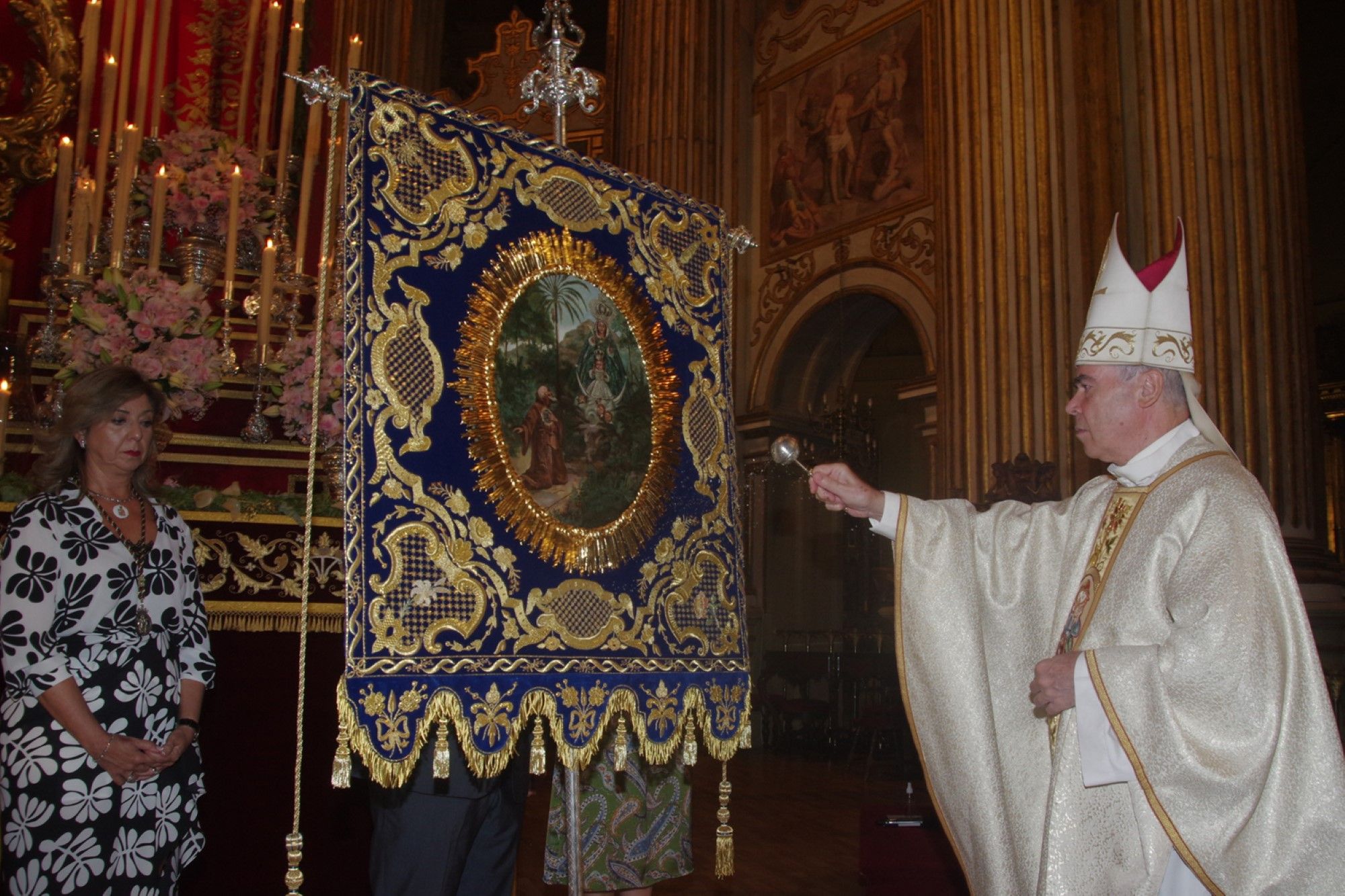 Nuevo estandarte de la aparición de la Virgen de la Victoria a San Francisco de Paula