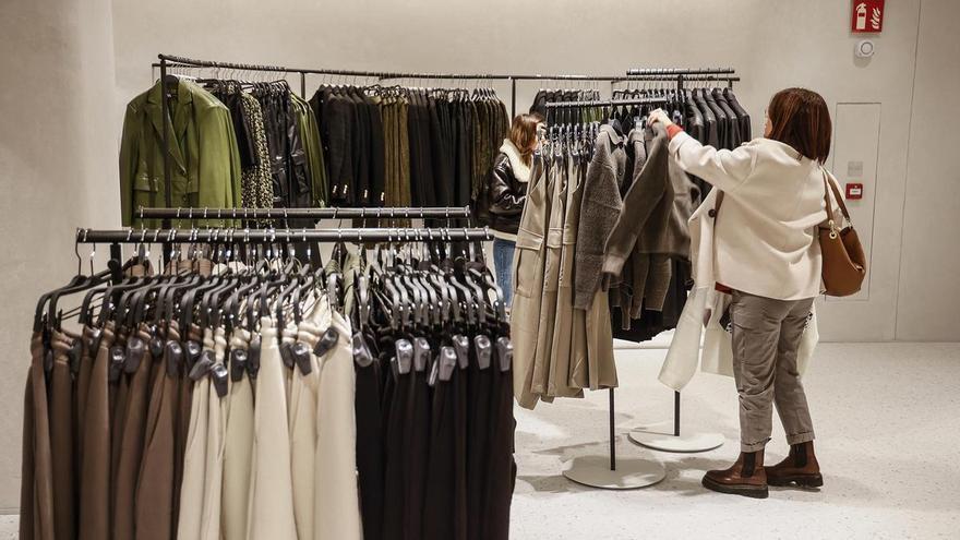 Inditex subirá un 12% los sueldos de los casi 30.000 empleados de la red de tiendas hasta 2028 y mejora la retribución de domingos y festivos
