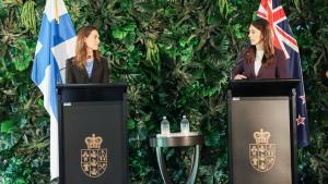 La primera ministra de Finlandia, Sanna Marin, durante una rueda de prensa junto a la primera ministra de Nueva Zelanda, Jacinda Ardern, el 30 de noviembre en Auckland.