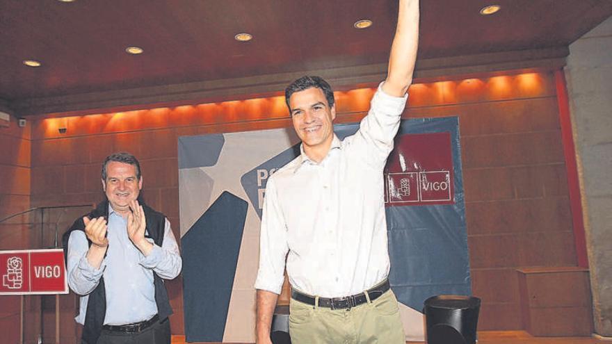 Sánchez, presentado por Caballero, en el auditorio municipal.