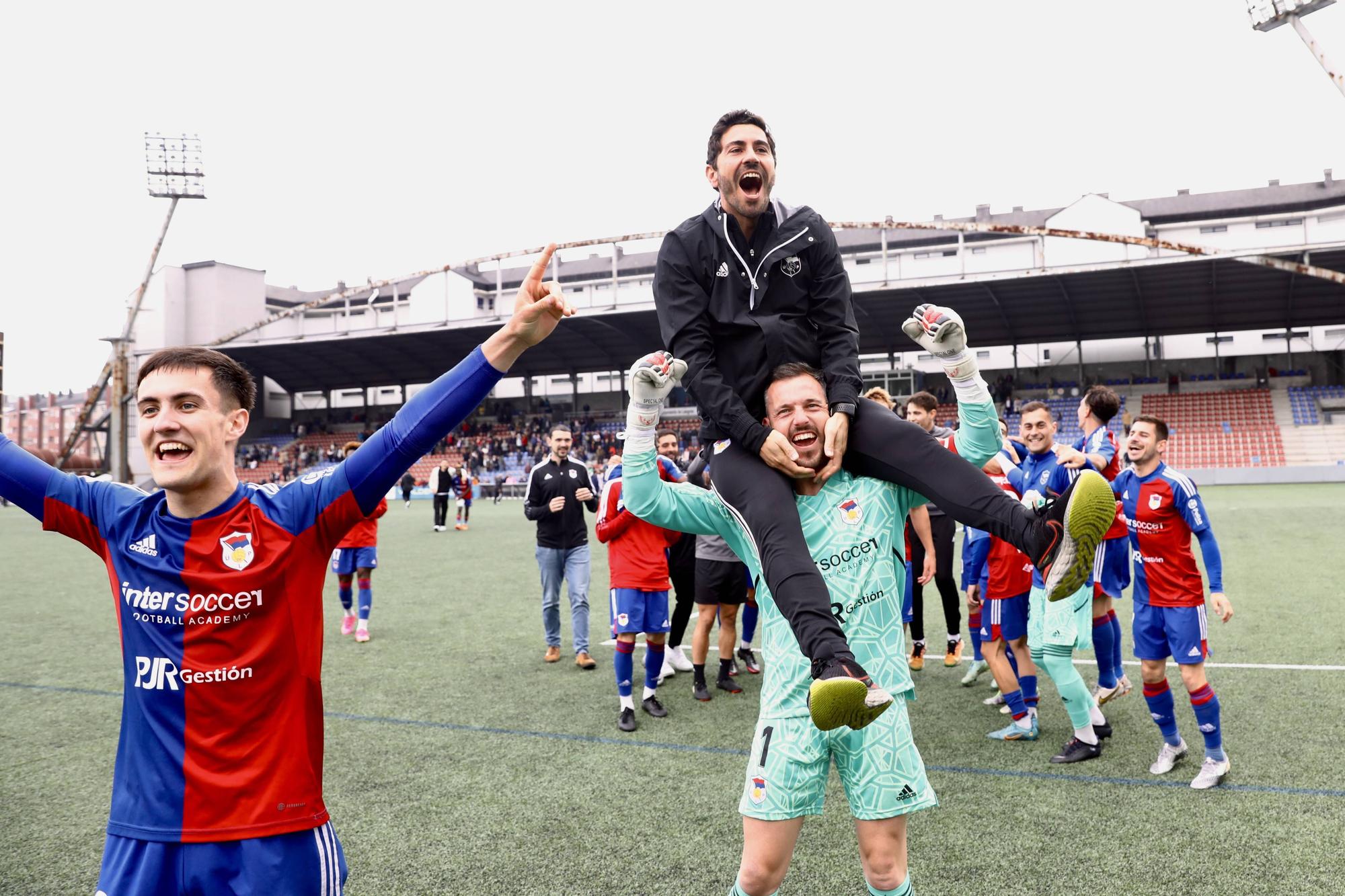 Así fue la celebración del UP Langreo, que seguirá un año más en Segunda Federación