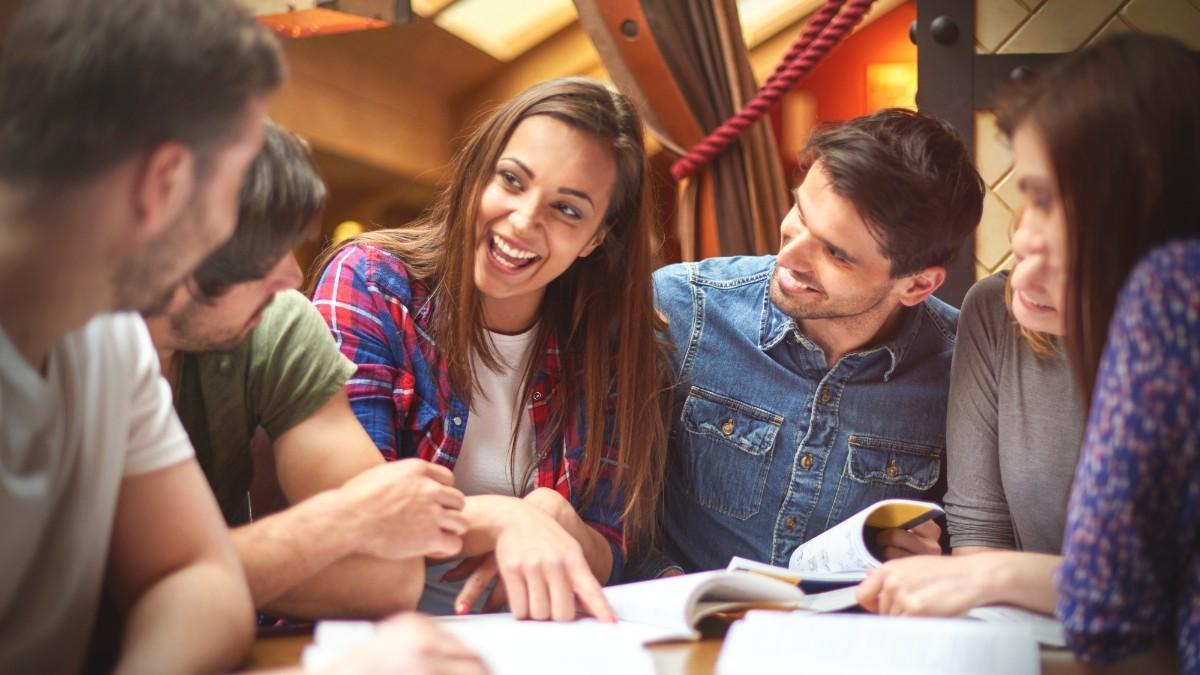 Buenas noticias para los becarios con prácticas no remuneradas: A partir de ahora empezarán a cotizar