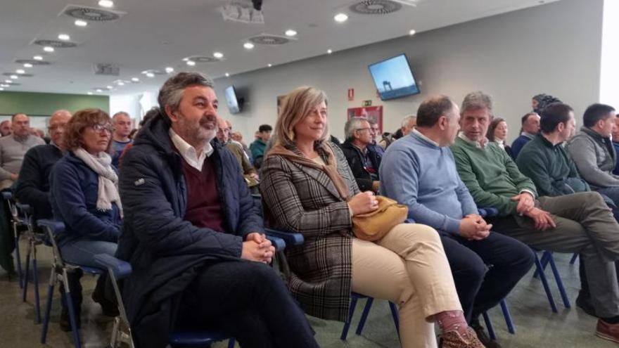 Alejandro Calvo y directora general de Ganadería y Sanidad Animal,  Rocío Huerta, durante la inauguración de las Jornadas Apícolas. | LNE