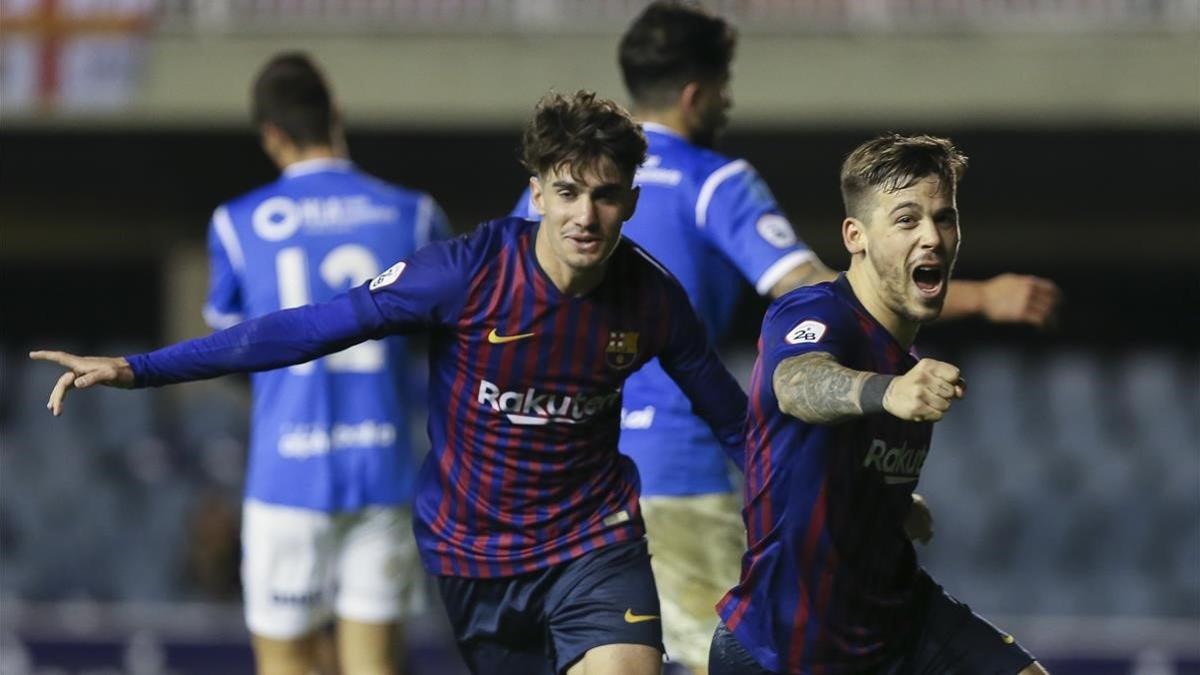 Álex Collado festeja el gol de la victoria al Lleida Esportiu junto a Carles Pérez.