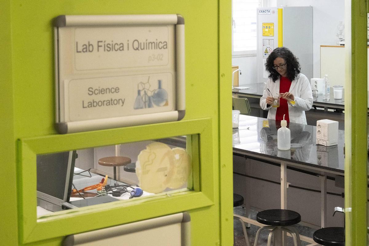 Sandra Rodríguez, la semana pasada en el laboratorio del instituto en el que da clases.