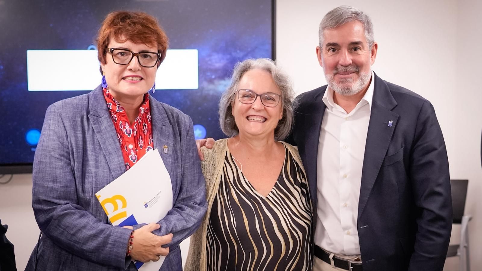 Visita de Clavijo al Centro de Orientación Familiar en Schamann