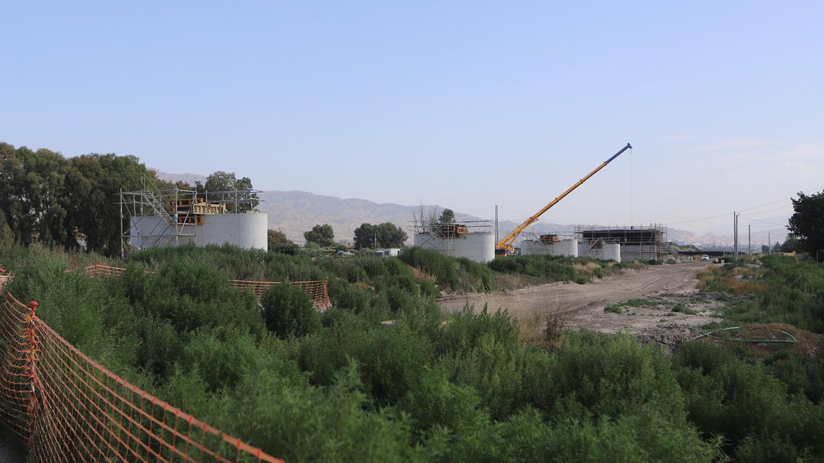 Los pilares del viaducto de Béjar ya se vislumbran con claridad.