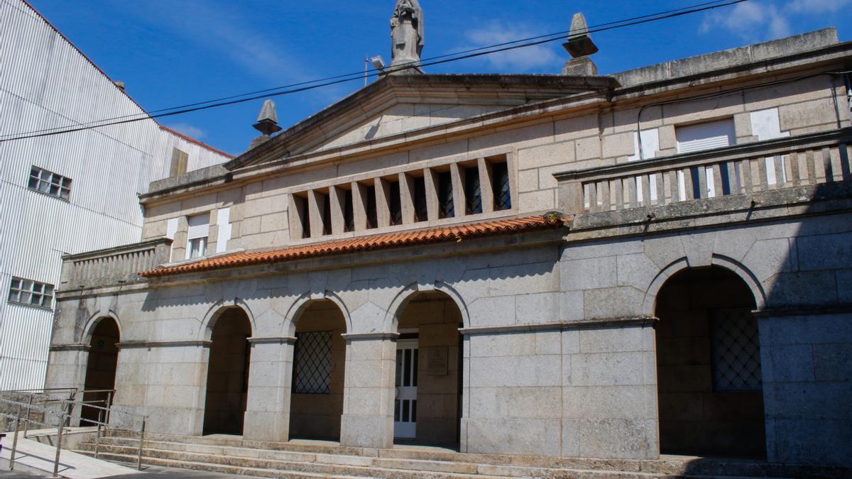 Fachada del antiguo colegio Nuestra Señora del Carmen o colexio das monjas
