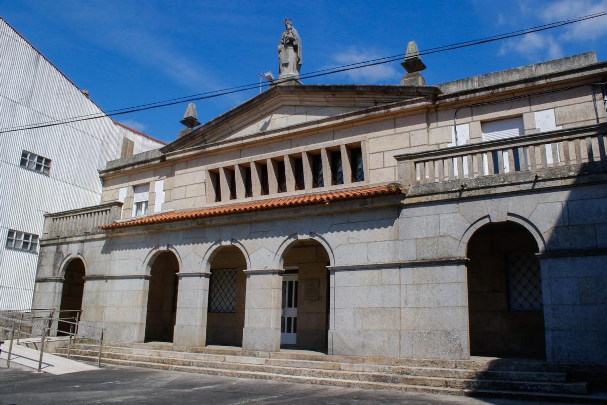 Fachada del antiguo colegio Nuestra Señora del Carmen o colexio das monjas
