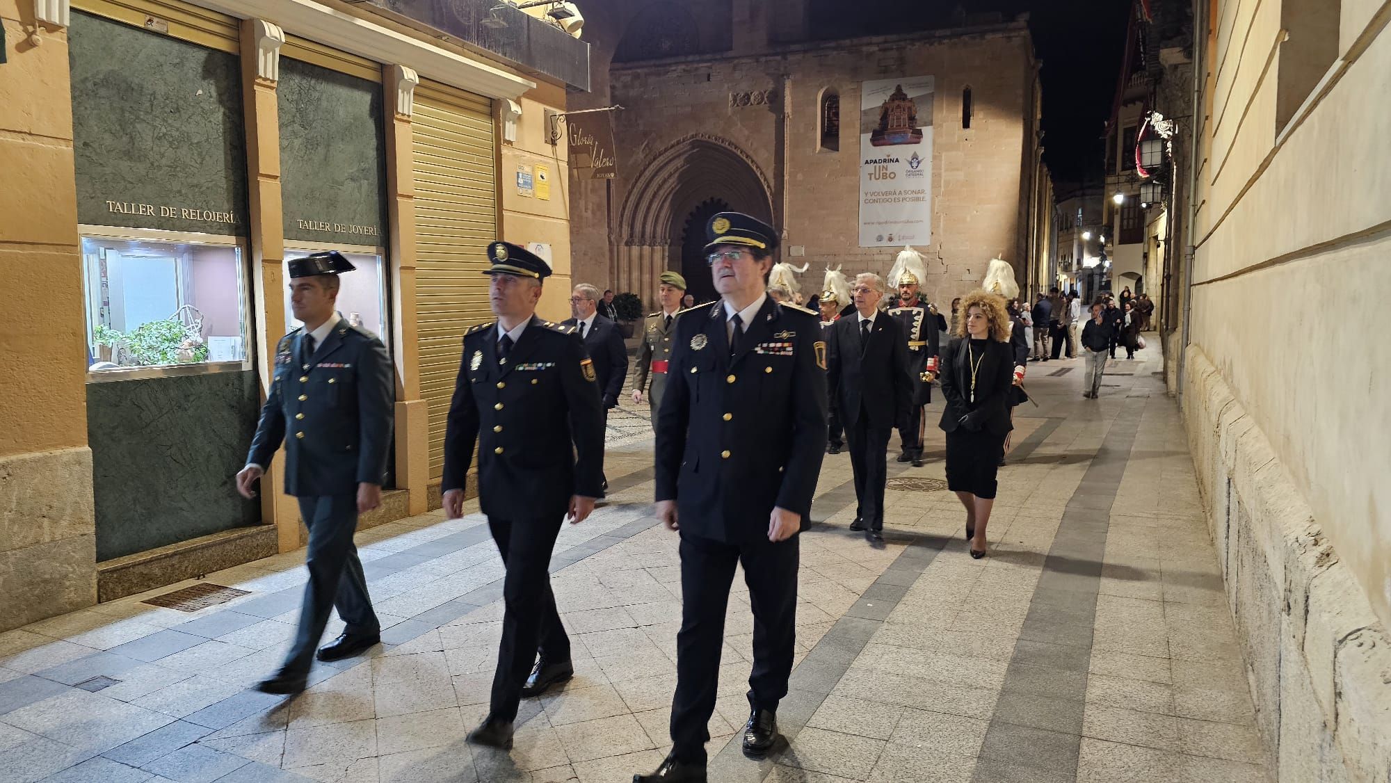 La procesión más corta y traslado de imágenes del Santo Entierro en Orihuela