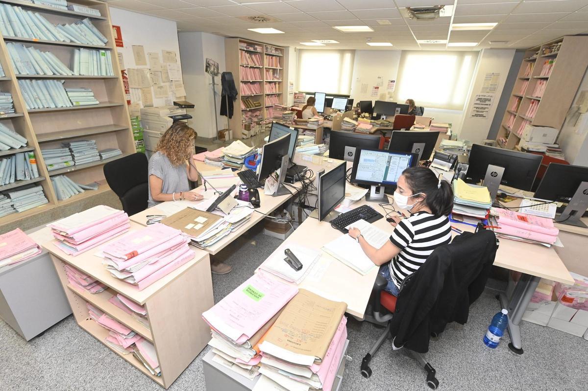Imagen de funcionarios trabajando en la ciudad de la Justicia de Castellón.