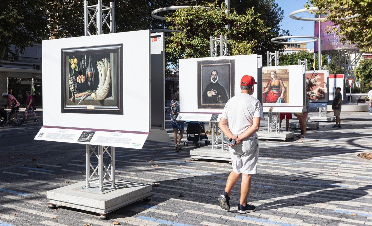 La exposición que se puede ver en la avenida del Mediterráneo de Benidorm.