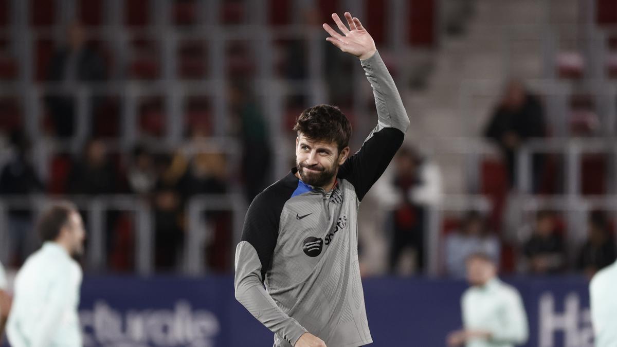 Gerard Piqué, saludando en El Sadar