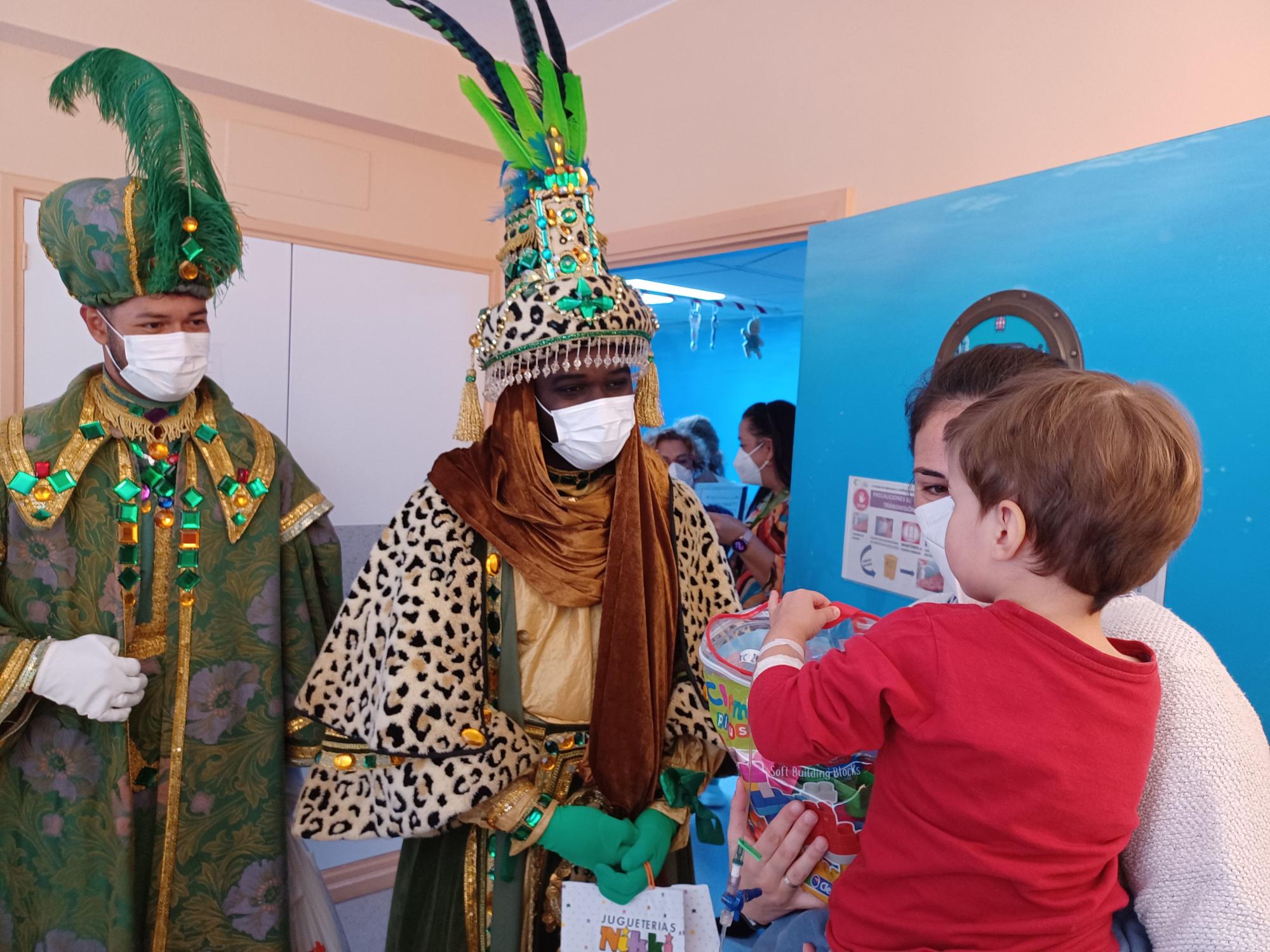 Los Reyes Magos, de visita en el HUC