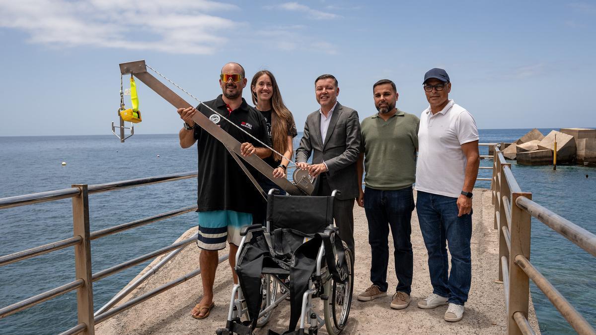 Nueva grúa en Sardina para el buceo de personas con movilidad reducida.