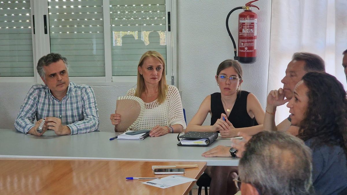 Los representantes locales se reunían con la Delegada del Gobierno y técnicos de Adif.