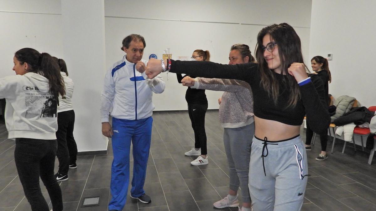 En el taller participaron mujeres de distintas edades.